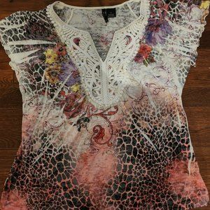 New Directions White Floral V-Neck 1X Blouse